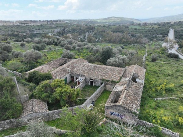 casa indipendente in vendita a Modica