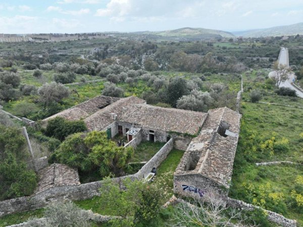 casa indipendente in vendita a Modica in zona Modica Alta