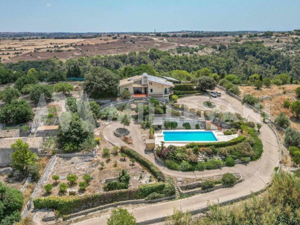 casa indipendente in vendita a Modica
