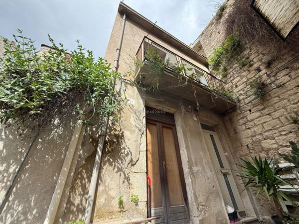 casa indipendente in vendita a Modica in zona Modica Bassa
