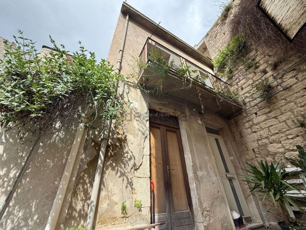 casa indipendente in vendita a Modica in zona Modica Bassa