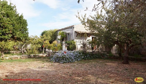 casa indipendente in vendita a Modica
