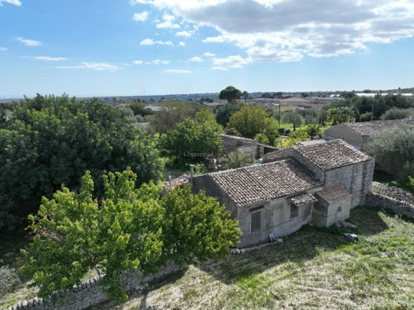 casa indipendente in vendita a Modica in zona Frigintini