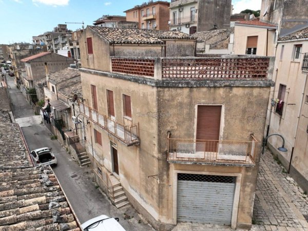 casa indipendente in vendita a Modica in zona Modica Bassa