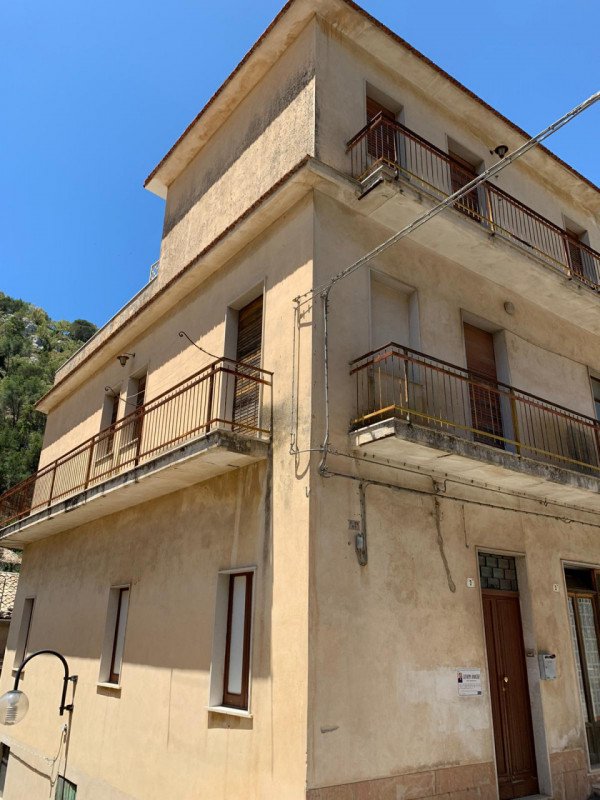 casa indipendente in vendita a Modica