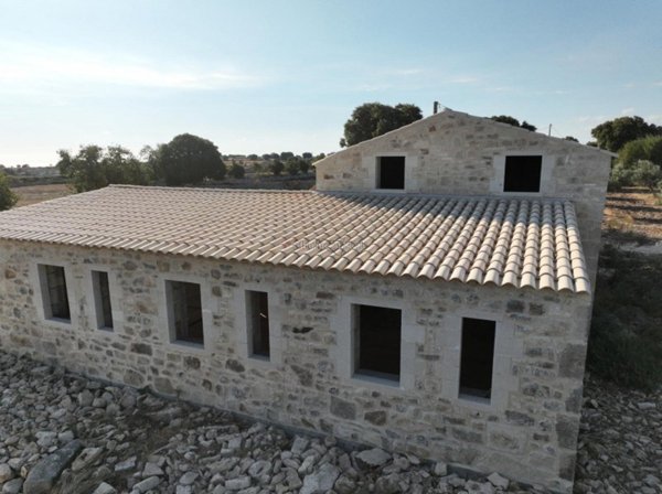 casa indipendente in vendita a Modica