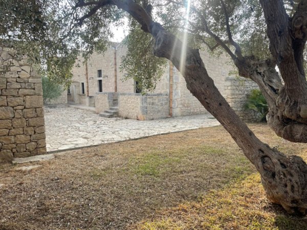 casa indipendente in vendita a Modica