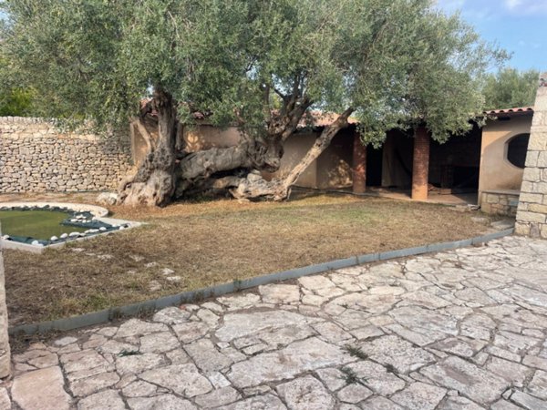 casa indipendente in vendita a Modica