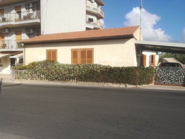 casa indipendente in vendita a Modica