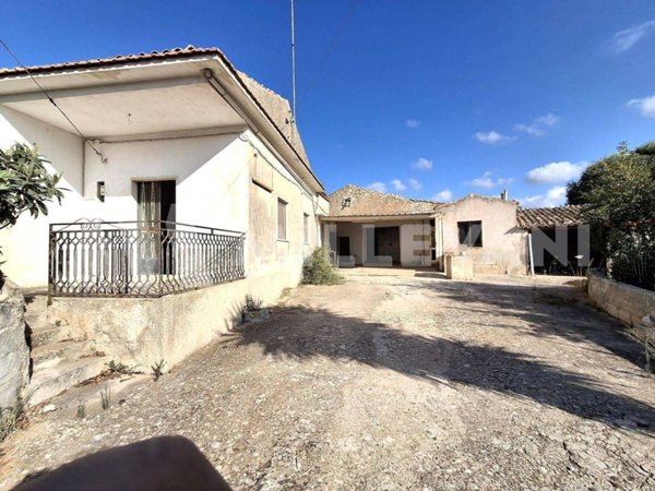 casa indipendente in vendita a Modica in zona Sacro Cuore