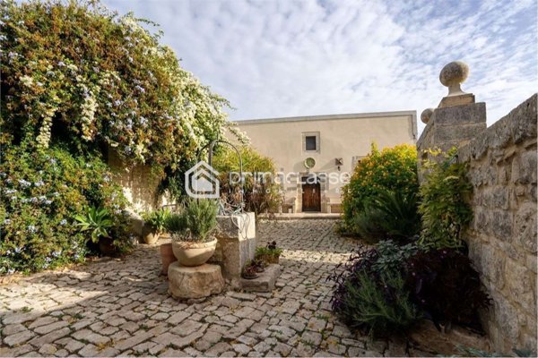 casa indipendente in vendita a Modica