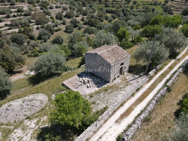 casa indipendente in vendita a Modica in zona Frigintini