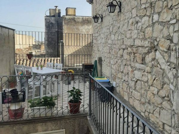 casa indipendente in vendita a Modica in zona Modica Alta