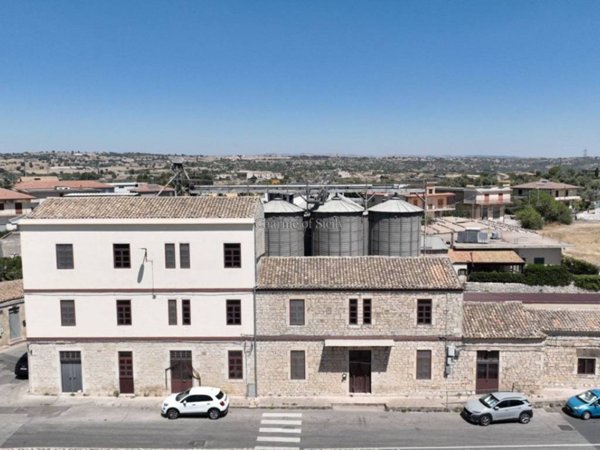 locale commerciale in vendita a Modica in zona Frigintini