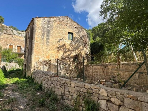 casa indipendente in vendita a Modica in zona Modica Bassa
