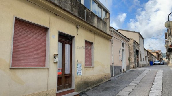casa indipendente in vendita a Modica in zona Modica Bassa