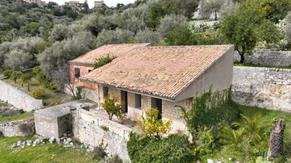 casa indipendente in vendita a Modica