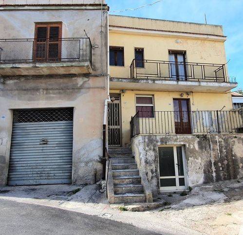 casa indipendente in vendita a Modica in zona Modica Bassa