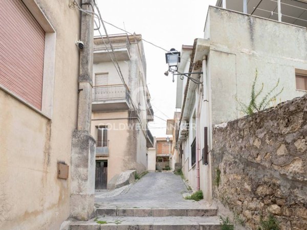 casa indipendente in vendita a Modica in zona Modica Alta