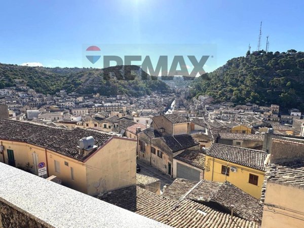 casa indipendente in vendita a Modica in zona Modica Bassa