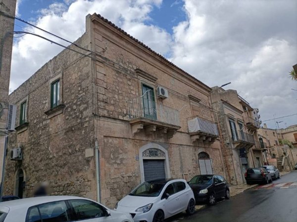 casa indipendente in vendita a Modica in zona Modica Alta