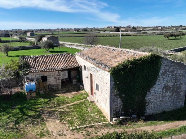 casa indipendente in vendita a Modica