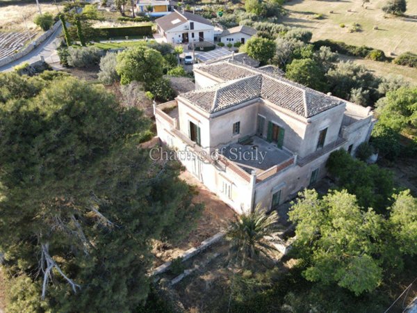 casa indipendente in vendita a Modica