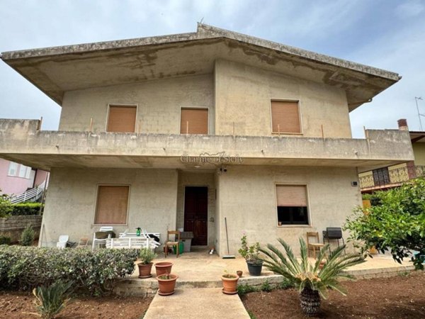 casa indipendente in vendita a Modica