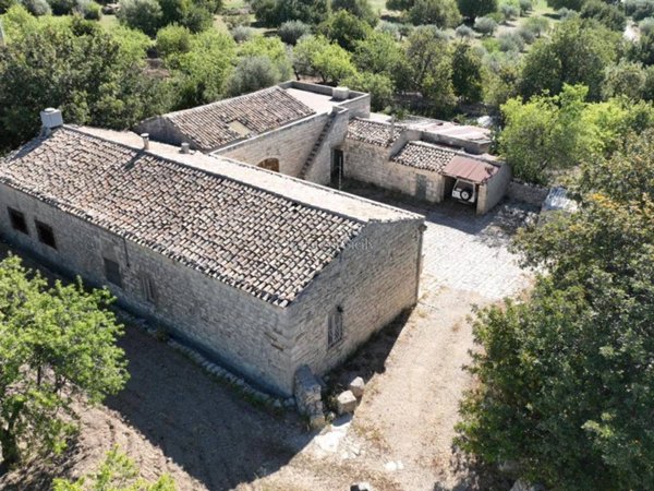 casa indipendente in vendita a Modica in zona Frigintini