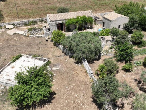 casa indipendente in vendita a Modica