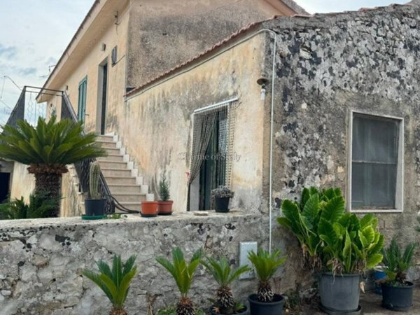 casa indipendente in vendita a Modica
