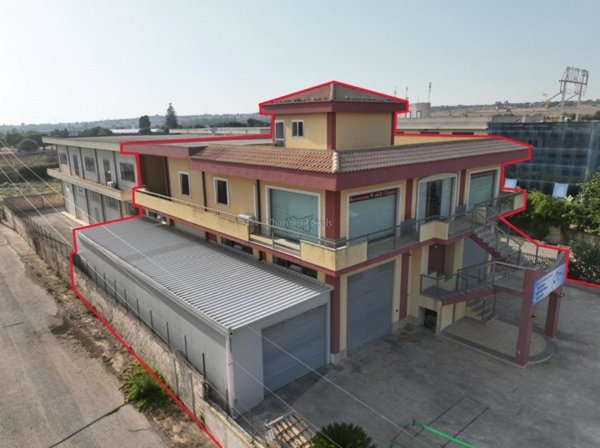 negozio in vendita a Modica in zona Sacro Cuore