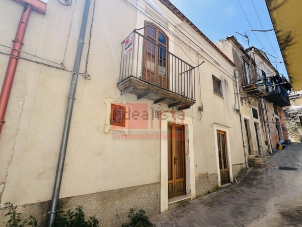 casa indipendente in vendita a Modica