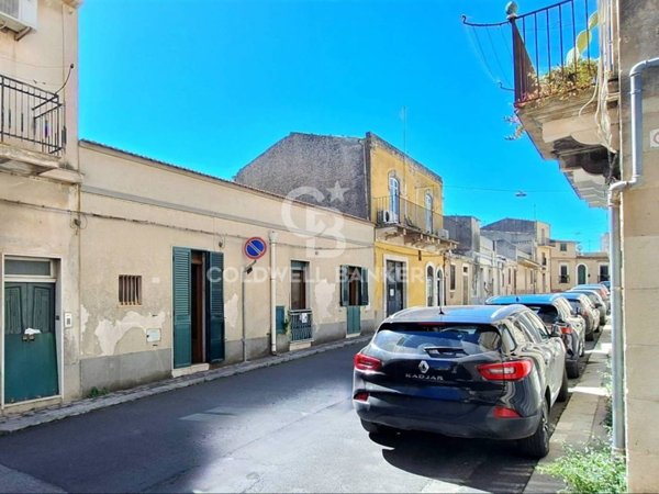 casa indipendente in vendita a Modica in zona Modica Alta