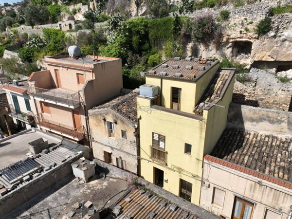 casa indipendente in vendita a Modica in zona Modica Alta