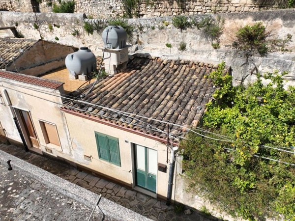 casa indipendente in vendita a Modica in zona Modica Alta