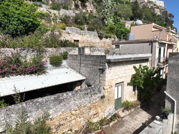 casa indipendente in vendita a Modica in zona Modica Alta