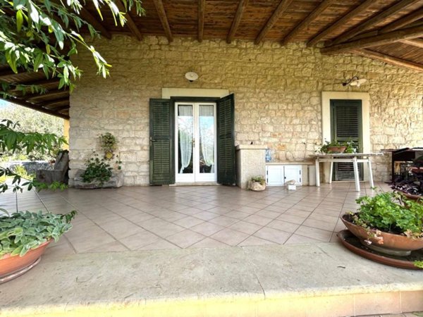 casa indipendente in vendita a Modica