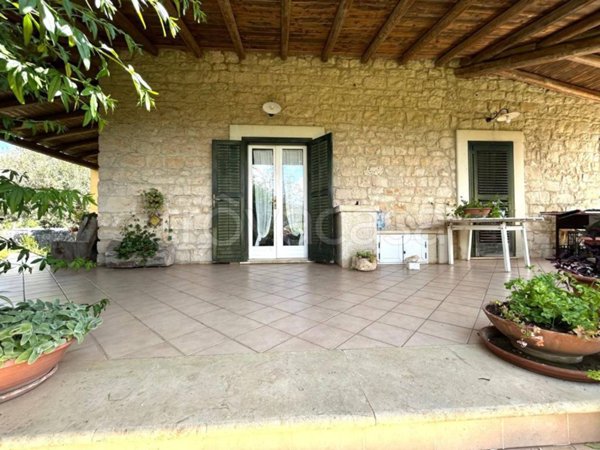 casa indipendente in vendita a Modica