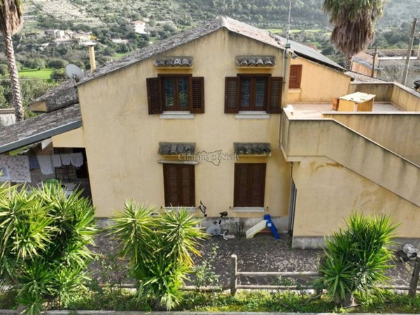 casa indipendente in vendita a Modica in zona Modica Alta