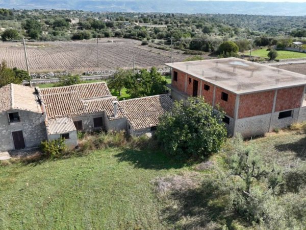 casa indipendente in vendita a Modica in zona Frigintini