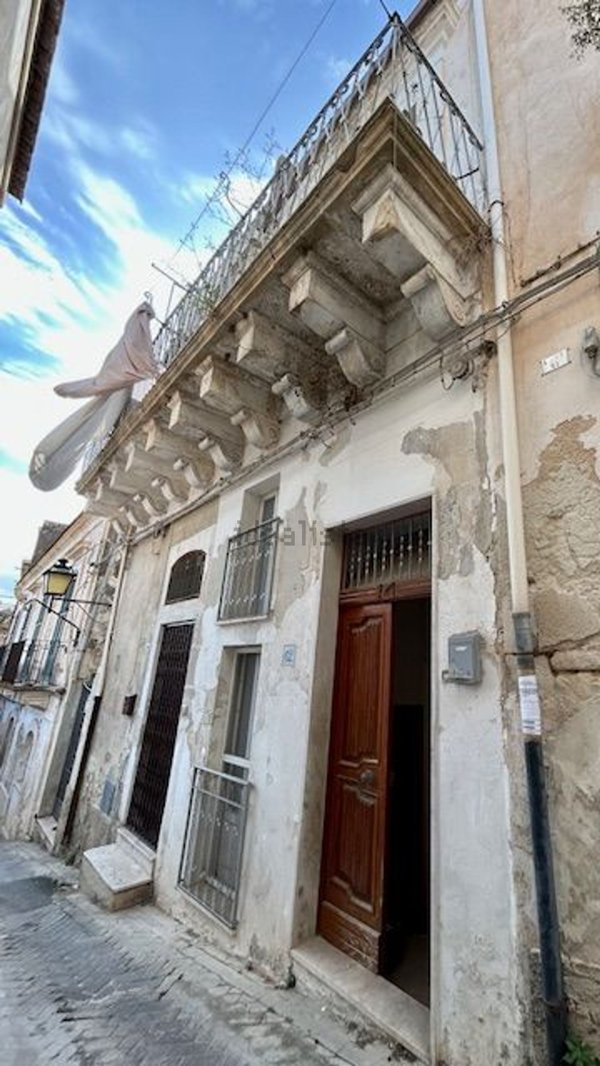 casa indipendente in vendita a Modica