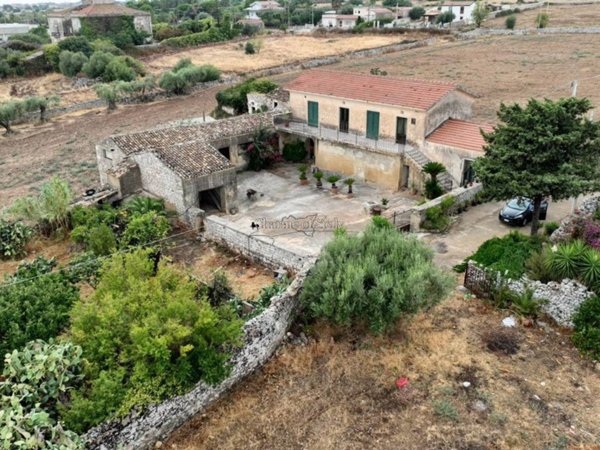casa indipendente in vendita a Modica