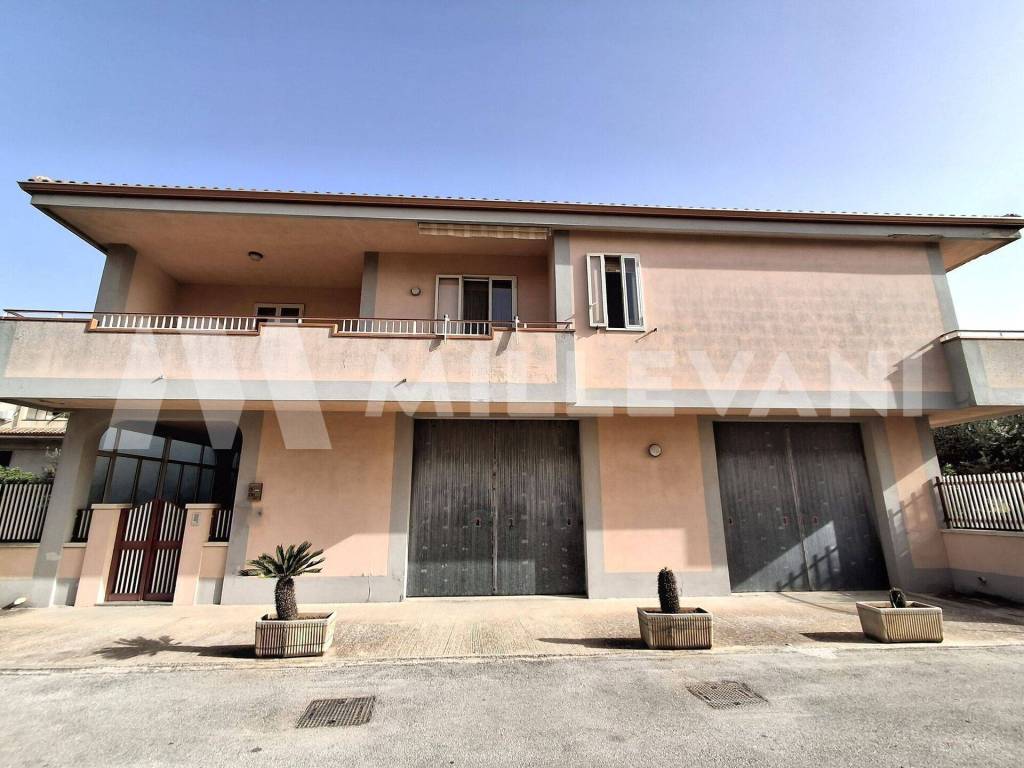 casa indipendente in vendita a Modica in zona Sacro Cuore