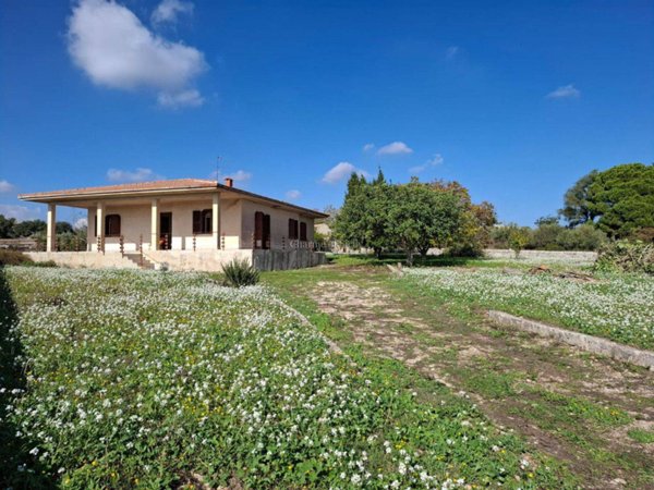 casa indipendente in vendita a Modica in zona Frigintini