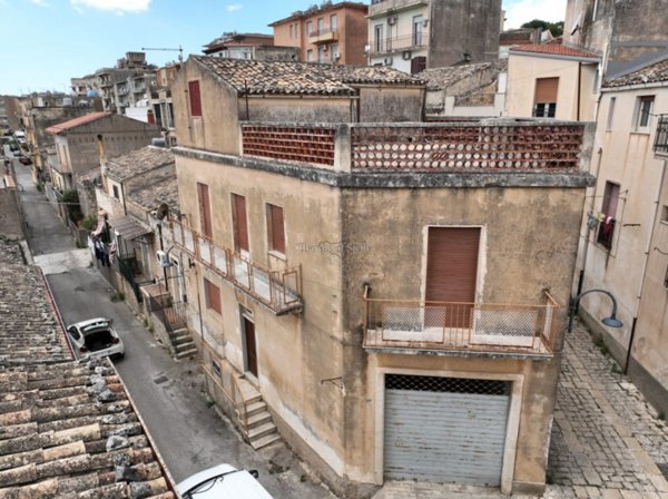 casa indipendente in vendita a Modica