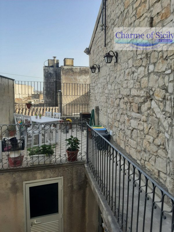 casa indipendente in vendita a Modica in zona Modica Alta
