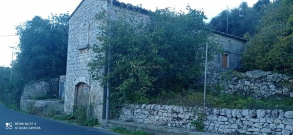 casa indipendente in vendita a Modica