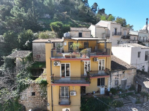 casa indipendente in vendita a Modica