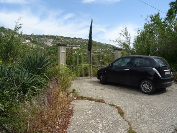 pentavano in vendita a Modica